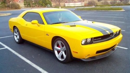 Clean 2010 challenger srt8 detonator yellow, rare color, 6-speed low miles