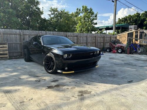 2015 dodge challenger r/t scat pack 392. v6.4l