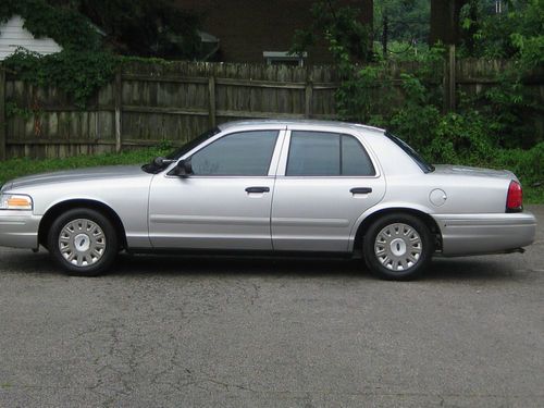 2004 ford crown victoria police interceptor package.