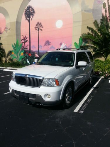 White 2004 lincoln navigator ultimate sport utility 4-door 5.4l dvd cam blutooth