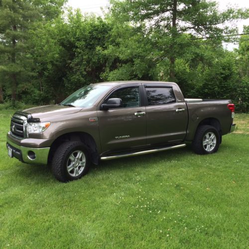 2010 toyota tundra base extended crew cab pickup 4-door 5.7l