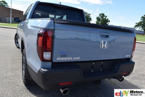 2023 honda ridgeline awd crew rtl-e edition(top of the line)