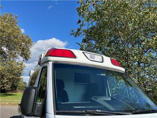 2016 mercedes-benz sprinter fully equipped ambulance