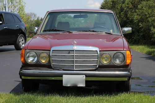 1983 mercedes-benz 300d base sedan 4-door 3.0l.  beautiful condition.