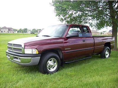 2002 dodge ram 2500 quad cab slt srw 2wd 6 speed h.o cummins manual rust free!!!