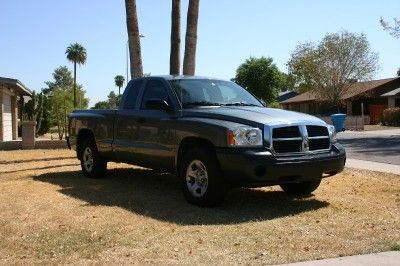 2005 dodge dakota st extended cab pickup 4-door 3.7l