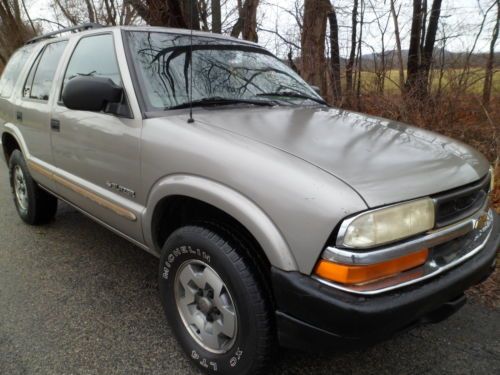 2004 chevrolet blazerl 4x4 4door114,326miles 4.3liter6cylinder w/airconditioning