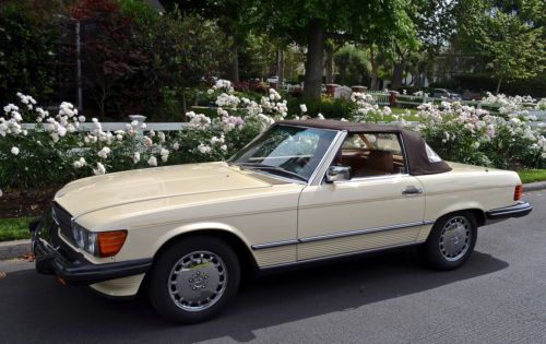 Amazing original example. 1987 mercedes-benz 560sl base convertible 2-door 5.6l