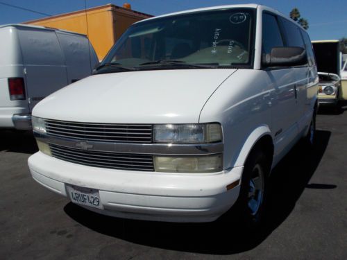 2001 chevrolet astro base standard passenger van 3-door 4.3l no reserve