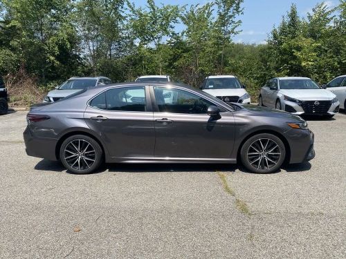 2022 toyota camry se