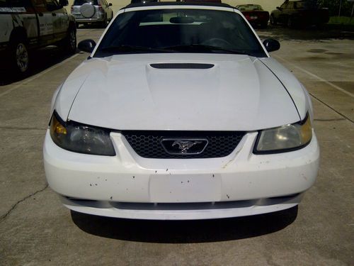 2001 ford mustang base convertible 2-door 3.8l 93k miles