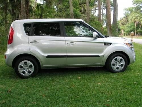 2012 kia soul base hatchback 4-door 1.6l