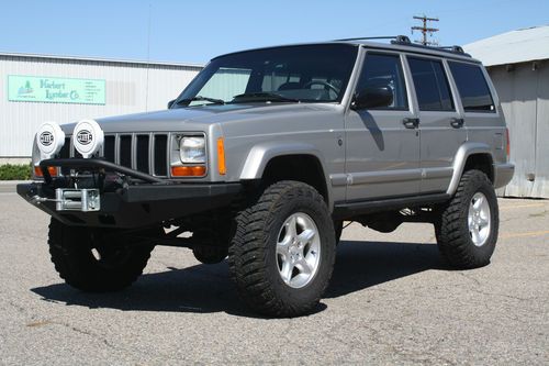 2001 xj cherokee sport 4 door 4.0 4x4 3.5 in lift extras winch nice &amp; clean !!