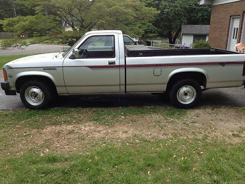 1990 dodge dakota base standard cab pickup 2-door 3.9l