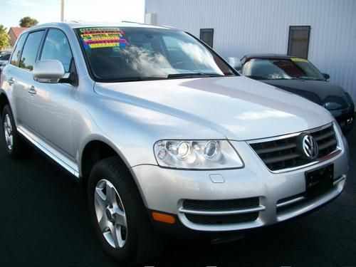 2006 vw touareg-  leather, v6 .  85,088 mi.   clean carfax -  emmaculate !