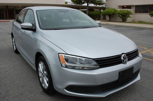 2012 vw jetta se. loaded, voice command,heated seats,sat radio,mp3, bluetooth...