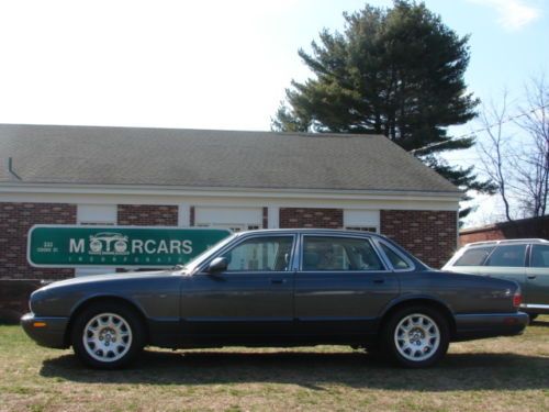 2001 jaguar xj8 base sedan 4-door 4.0l