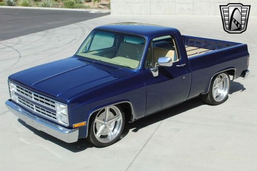 1983 gmc c10 square body,