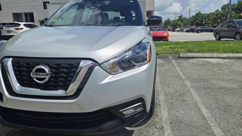 2020 nissan kicks sr