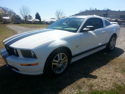 2005 ford mustang gt coupe 2-door 4.6l