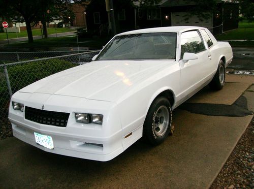 White 2 door 1986 chevrolet monte carlo b.b 540 ci 700+h.p.4 speed manual trans