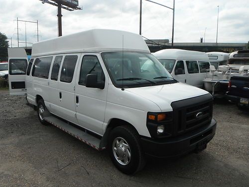 10 ford e250 handicap van wheel chair lift 9299 original  miles brand new