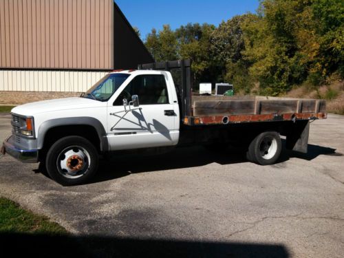 1998 chevrolet 3500hd flatbed 6.5l diesel--no reserve