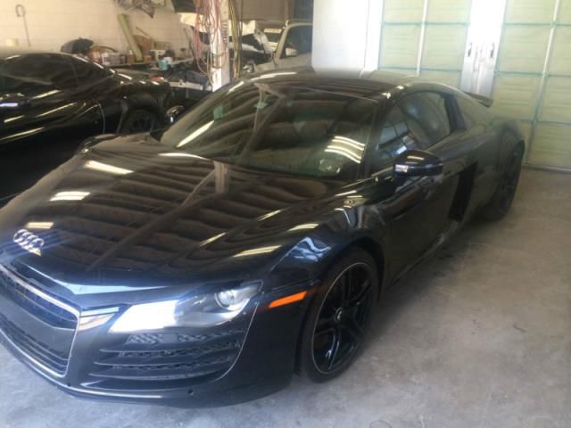 Audi r8 base coupe 2-door