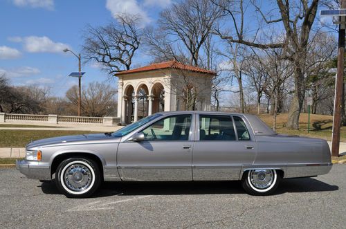 Pristine 1995 cadillac fleetwood brougham low miles garage kept cream puff!!!!!