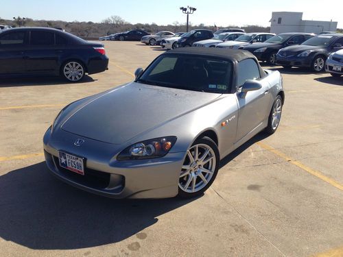 2005 honda s2000 convertible 2-door 2.2l one owner clean carfax super shape.