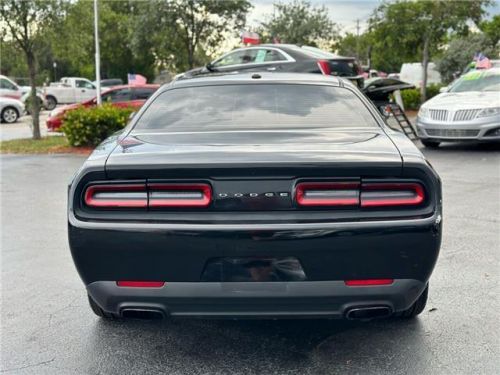 2016 dodge challenger sxt 2dr coupe