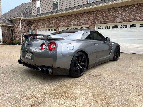 2009 nissan gt-r