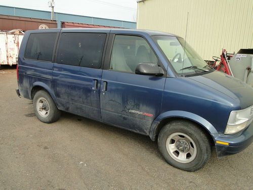 2000 chevrolet astro van - 8 passenger van