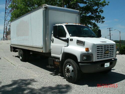 2004 chevy c6500 box truck 24' w/lift cat turbo diesel 6 speed 6500 series