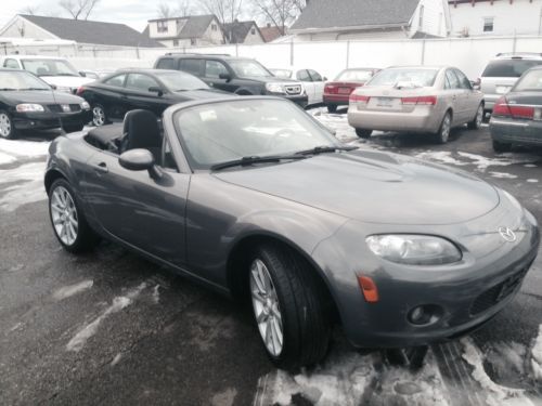 2006 mazda mx-5 miata base convertible 2-door 2.0l