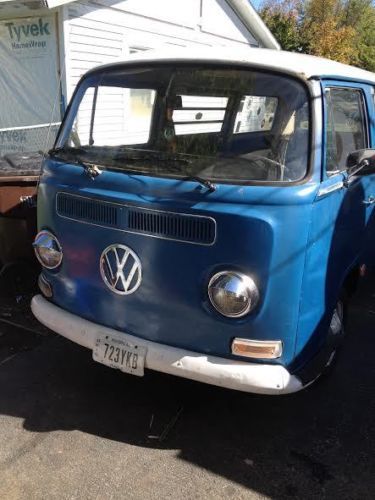 1968 vw bus type 2 runs great.