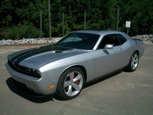 2008 dodge challenger srt8 coupe 2-door 6.1l