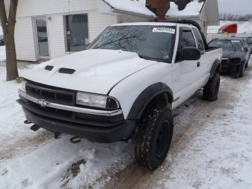 02 chevrolet s-10 zr2 4x4 custom hood roll bar rim wheels salvage lift kit chevy