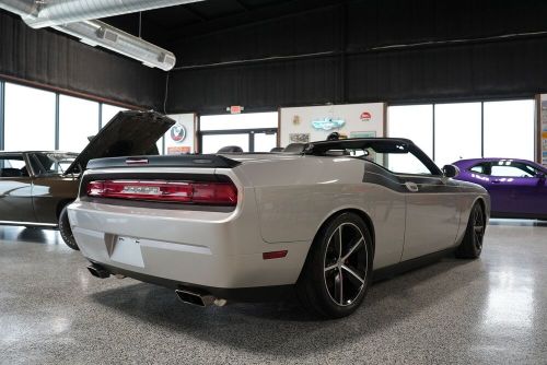 2009 dodge challenger srt8