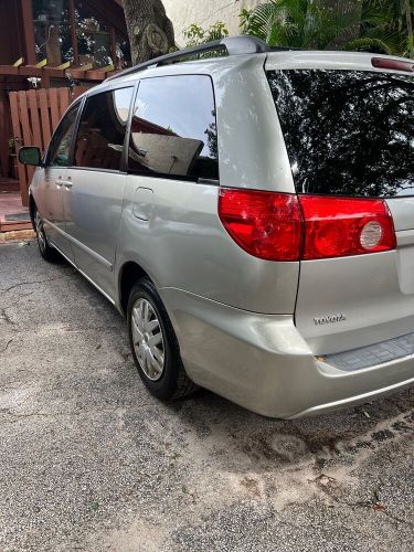 2010 toyota sienna ce