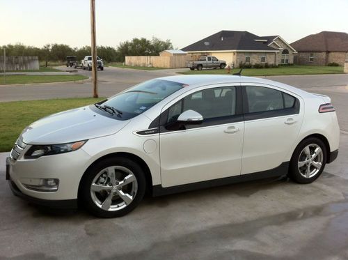 2013 chevrolet volt premium with 240v charger!