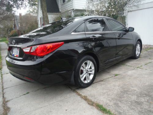 Like new 2012 hyundai sonata black