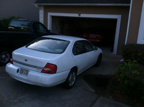 2001 nissan altima gxe sedan 4-door 2.4l