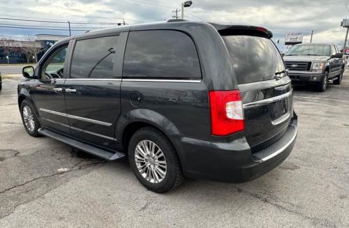 2011 chrysler town &amp; country limited