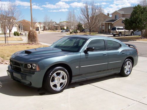 2006 dodge charger se sedan 4-door 3.5l, low miles, ram air hood, super nice!