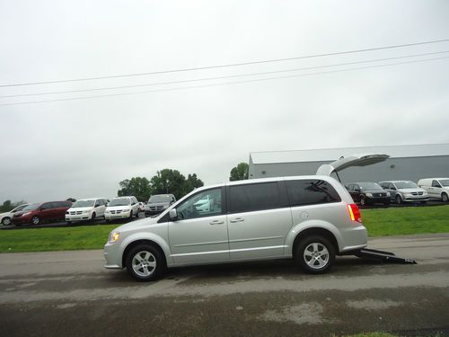 2012 dodge grand caravan wheelchair/handicap ramp van rear entry conversion