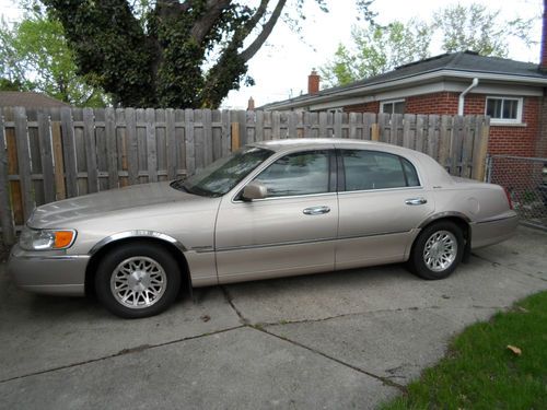 1998 lincoln town car signature sedan 4-door 4.6l