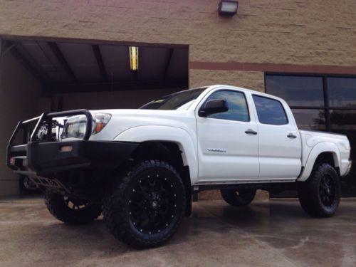 2011 toyota tacoma crew cab 4.0l 4wd, trd off road, new toyo tires, toytec lift,