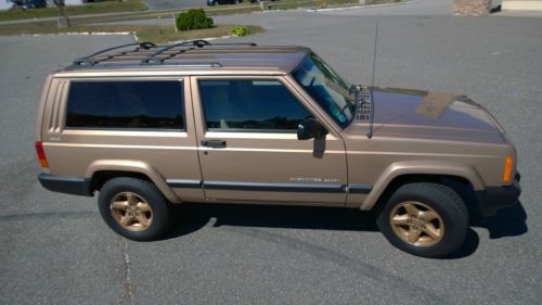 1999 jeep cherokee two door, rare color and with select trac 4x4