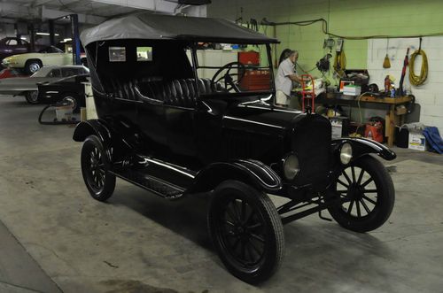 1924 Ford touring car #10